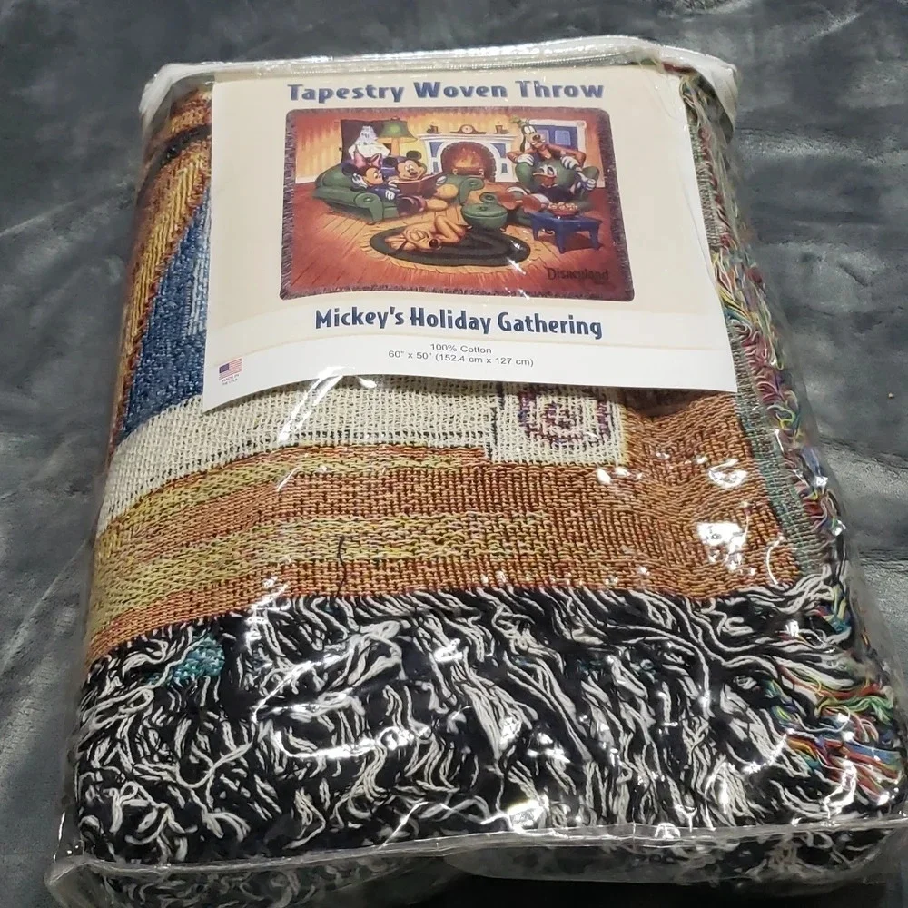 Disney Holiday Throw 60